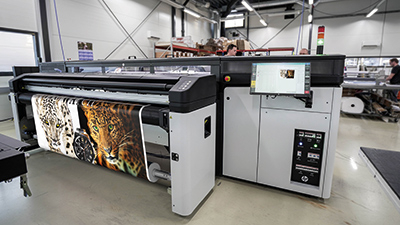 Lightpress tulostaa HP Latex R2000 -tulostimella